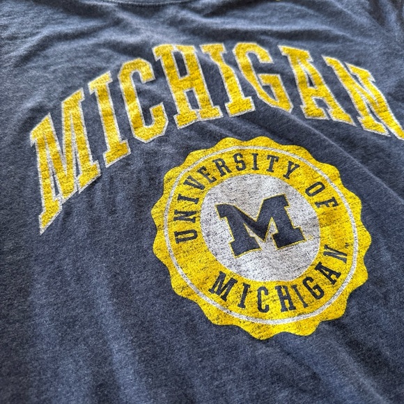 Men’s Michigan Wolverines Small Nike Tshirt - Picture 3 of 5